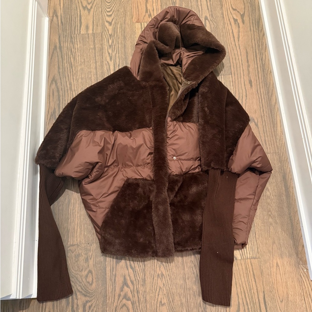 Luxurious Brown Women's Puffer Jacket with Faux Fur